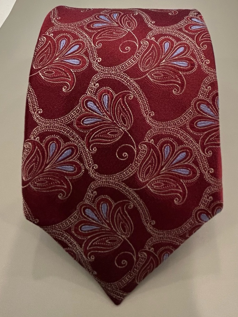 Daniel Cremieux Handmade 100% Silk Made in the USA Burgundy Floral Paisley Tie